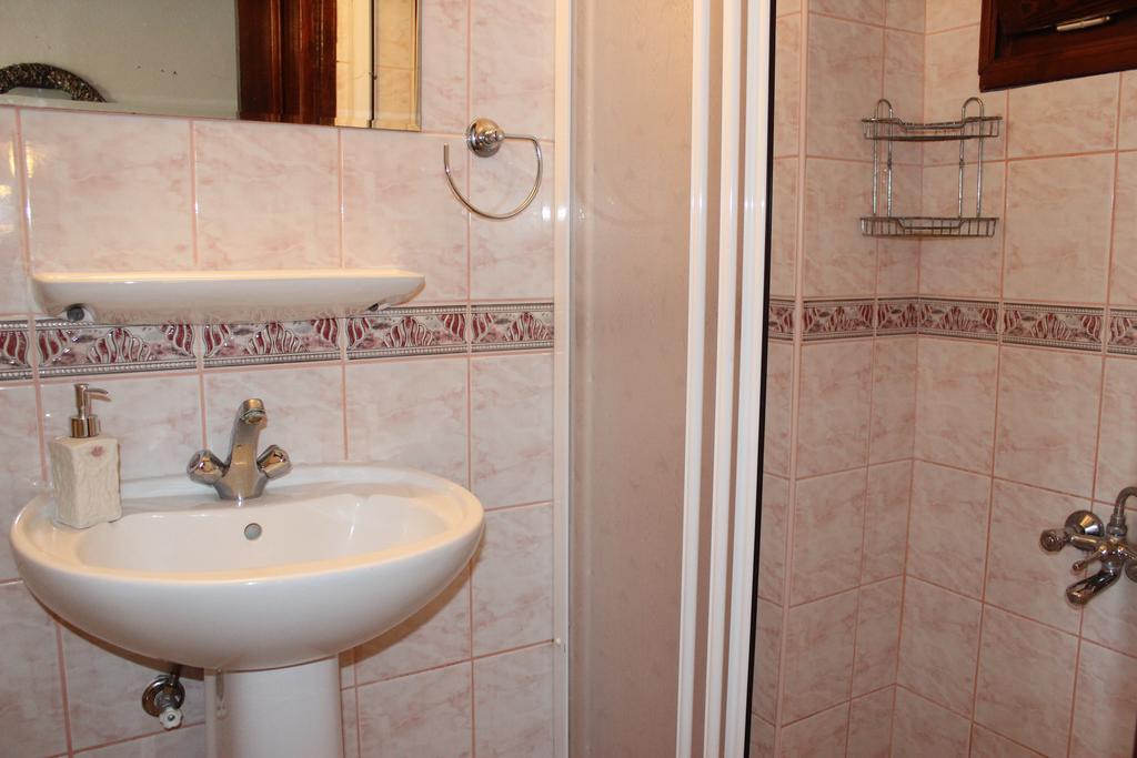 Uysal Pansiyon Bozcaada Room photo